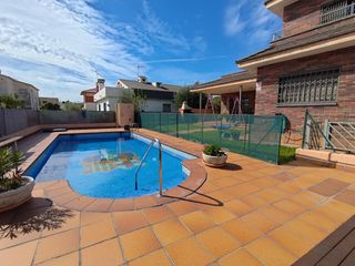 Xalet  Carrer de la tardor. En venta chalet independiente en calle de la tardor, el vendrell