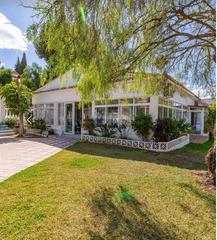 Chalet à El Pinar- Palacio de Congresos. Magnífica villa con terreno