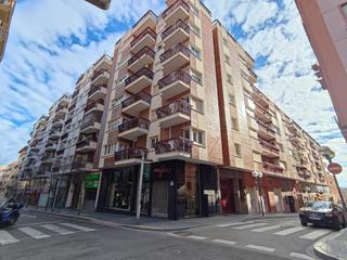 Etagenwohnung in Nou Eixample Sud. Gran piso de 4 habitaciones, dos baños y parking opcional en el