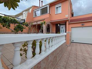 Casa aparellada  Carrer del president companys. Chalet adosado de 3 habitaciones en els pallaresos,tarragona
