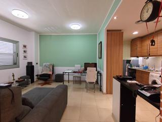 Flat  Carrer dels sants abd i senn. Coqueto piso de 2 habitaciones con parking en vilallonga del cam