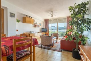Appartement à Mar i Camp - Platja dels Capellans. Apartamento con terraza y piscina comunitaria a 600 m de la play
