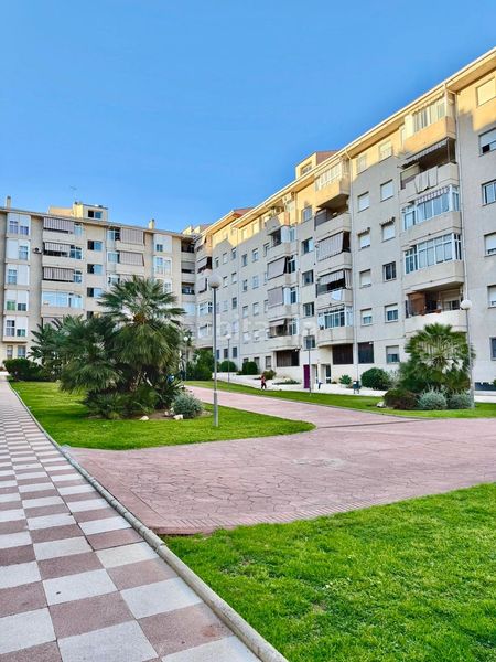 Foto 759b08b7-fd21-4e3e-9bc3-a50dabd8bf0d. Pis amb aparcament a los jardines de Marbella - la ermita Marbella