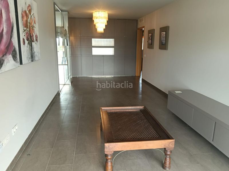 Foto c755c864-523d-4877-b28e-53a35192eb61. Pis amb piscina a Barenys Salou