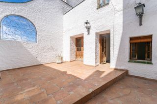 Casa  Carrer de la peixateria. Casa espléndida de 3 plantas ubicada en el centro de constanti,