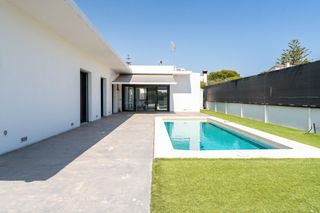 Xalet a Creixell. Espectácular chalet independiente a 100 m de la playa en creixel
