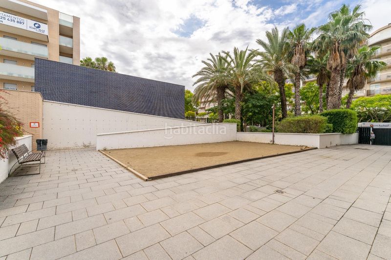 Foto 2d13af90-b6a4-4655-a52a-43b5fabc04fe. Planta baixa amb calefacció aparcament piscina a Salou