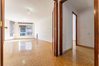 Appartement  Higini angles. Gran piso en venta de 4 habitaciones baño y aseo de cortesia ubi