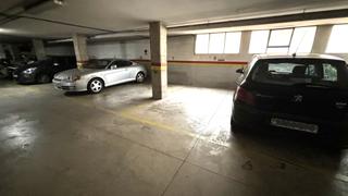 Aparcament cotxe a Mas Baell-Can Carbó. Plaza de parking a la venta y en alquiler, para coche pequeño.