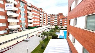 Pis a Fenals. Gran apartamento de 4 habitaciones, familiar, piscina.