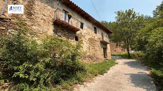 Masia  Carrer núria 1. Gran finca rustica en plena montaña, con tierra y 4 construccion