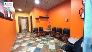 Lloguer Local Comercial  Carrer d'ardales. Gran local en alquiler, para múltiples actividades comerciales.