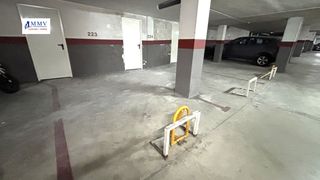 Autoparkplatz in Carrer de les antilles 30. Plaza de parking grande con trastero grande!!