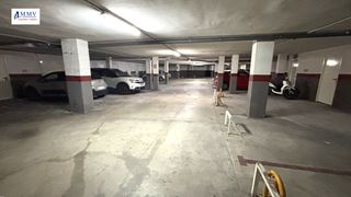Parking voiture à Carrer de les antilles 30. Plaza de parking grande con trastero grande!!