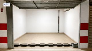 Parking coche  Carrer de la verge de loreto 6. Garaje box cerrado, de 20 m2, (4 x 5) con capacidad para coche p
