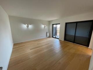 Rent Flat  Carrer de benet cortada. Luminoso piso de 3 habitaciones y 2 baños