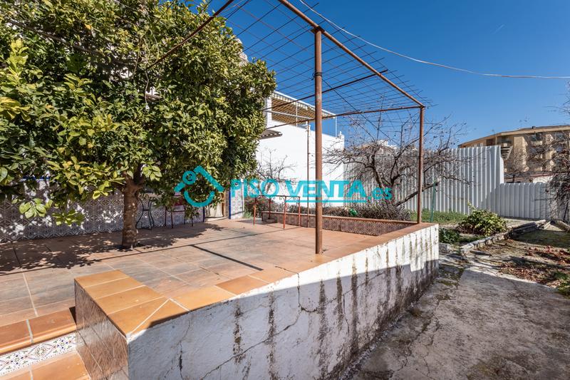 Foto eb1eb81e-38c3-4056-adb7-862e18ce87f2. Doppelhaus mit parking in Íllora