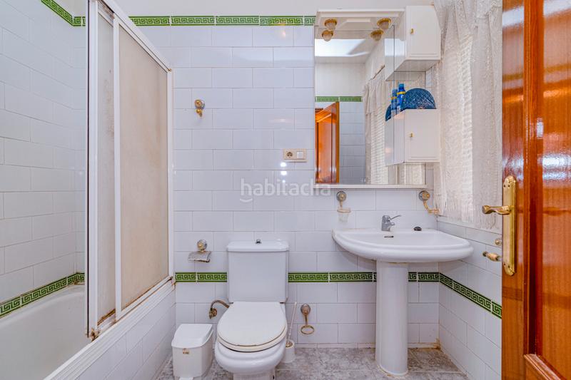 Foto 00de2aed-f97c-4ba7-9aa2-448f83c6bc43. Casa aparellada amb aparcament a Fuente Vaqueros