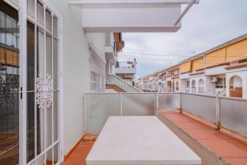 Foto f0589fa9-bf75-421b-a975-5cee63aed671. Casa aparellada amb aparcament a Fuente Vaqueros