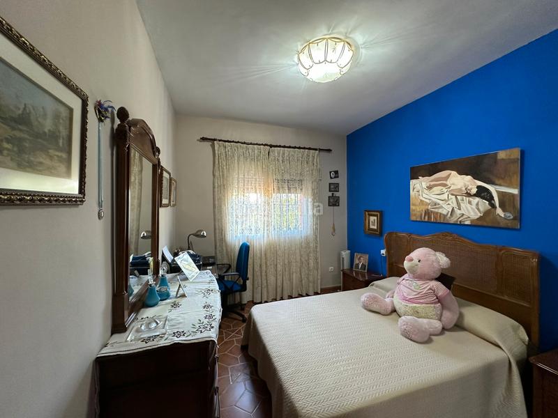 Foto f255fb92-b874-4e8f-ac94-b9663365cfcc. Xalet amb xemeneia calefacció aparcament piscina a Córdoba