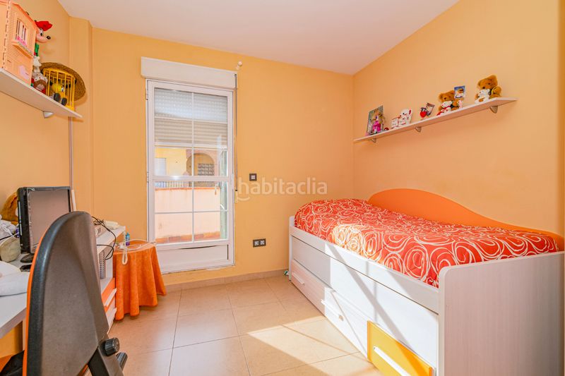 Foto ceb35f04-b8c6-4b41-8f5c-df78a81bbbe3. Casa aparellada a Alfacar