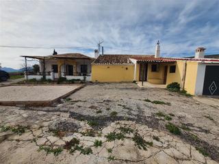 Masía en Partidas Norte. Ref. 233 finca con cortijo, nave y instalaciones para caballos,