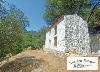 Mas  Ma-8305 95. Ref. 095 finca con casa de campo reformada en algatocín