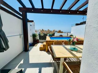 Casa adossada a Tarifa Ciudad. Casa adosada con piscina privada en planta ático