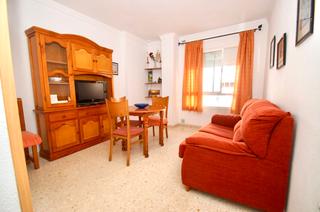 Location Rez-de-chaussée à Pintor manuel reine 53. Alquiler para temporada escolar