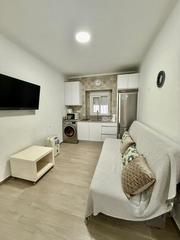 Location Rez-de-chaussée  Plaza de oviedo. Bajo en patio de vecinos