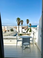 Etagenwohnung in Calle bósforo 9001. Se vende piso reformado en 1º linea con piscina