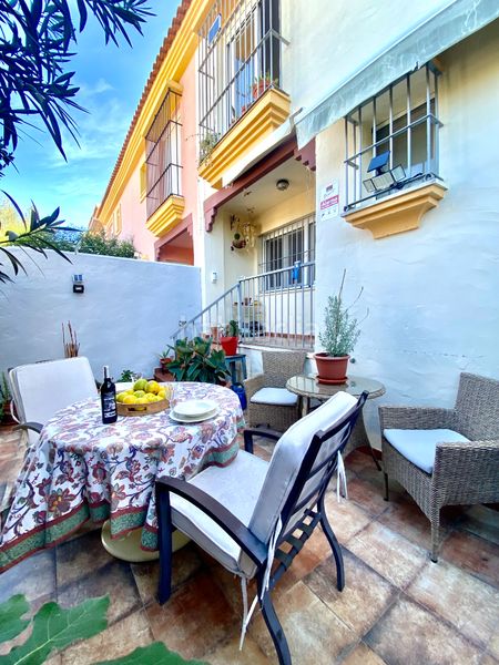 Foto d3c02f43-337f-4aa4-8938-b2e1e1e64d0e. Casa adossada a calle rodrigo pérez ponce 7 a Tarifa ciudad Tarifa