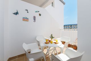 Apartament  Calle pintor guillermo pérez villalta 32. Apartamento en la playa con parking
