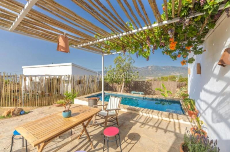 Foto b851de2e-3d55-44d0-a80b-f7f44cbbb1eb. Xalet amb xemeneia aparcament piscina a Facinas Tarifa