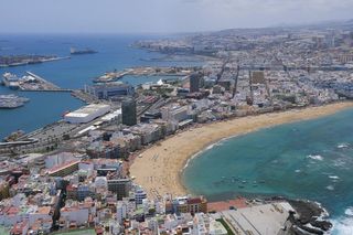 Piso en Guanarteme. Piso duplex cerca de playa de las canteras