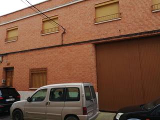 Maison  Agustina de aragón. Casa grande en la zona centro con patio y nave.