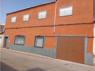 Maison  Herencia. Casa en el centro de la población en dos plantas