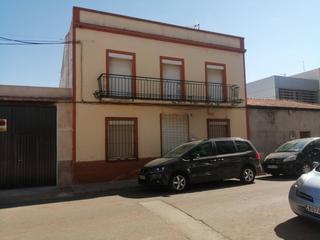 Maison  Barrionuevo. Casa en dos plantas junto al centro de salud de barrionuevo.