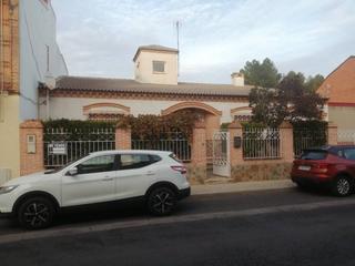 Casa  Prolongación coto del carmen. Impresionante casa en planta en la zona de la plaza de toros.