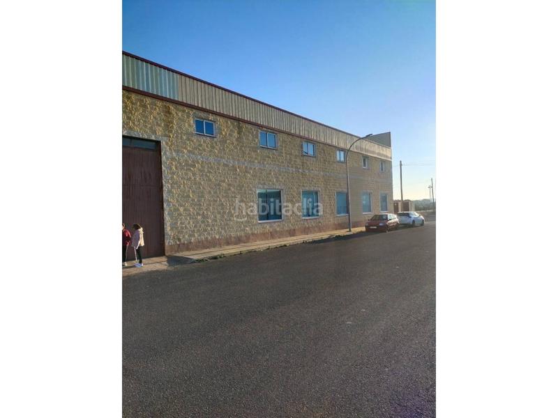 Foto 0ac0b222-0d32-4948-82a0-5a5079937f32. Bâtiment à usage industriel dans Picón