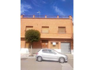 Maison  Jesús del perdón. Casa en dos plantas con azotea frente al hogar del pensionista.