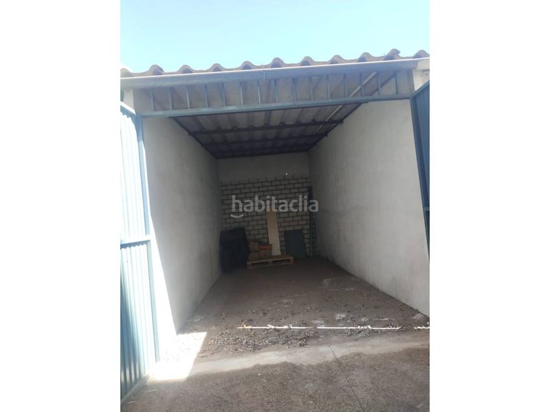 Foto 9da68e8c-35aa-4278-8898-172368d7b642. Aparcament cotxe a Manzanares