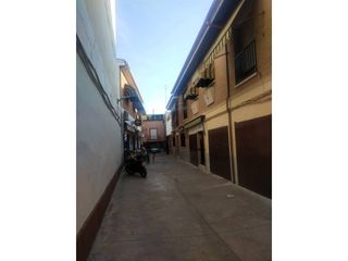 Casa  Calle gregorio molinero. Casa en venta en daimiel con amplio espacio y terraza soleada