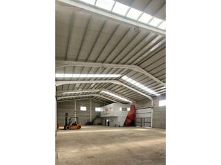 Industrial building in Calle  avion plus ultra 15. Se vende nave industrial a pie de la a4