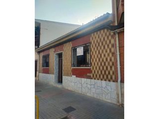 Casa  Calle dehesa. Se vende vivienda sin amueblar en daimiel