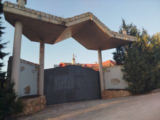 Mas  Urbanizacion los molares  1. Se vende chalet rústico en alhambra