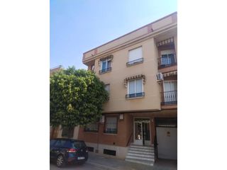 Appartamento  Calle clérigos camarenas. Se vende piso de vpo sin amueblar en manzanares con garaje y tra