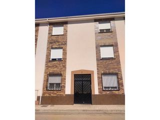 Appartamento  Calle madre carmen sallés. Se vende piso con patio en manzanares