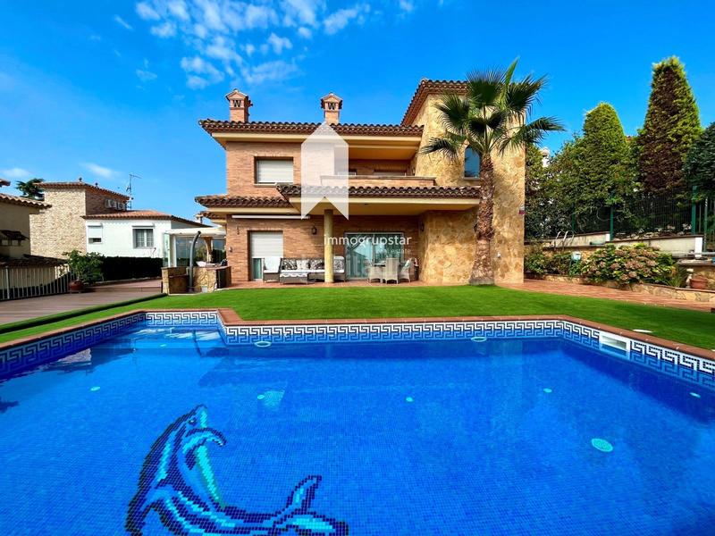 Foto 9d94e75d-ed6b-480b-a648-7ddd9380c6a2. Casa amb calefacció aparcament piscina a Fenals Platja d´Aro