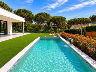 Maison  Mas ambros. Elegancia y luz en el corazón de la costa brava
